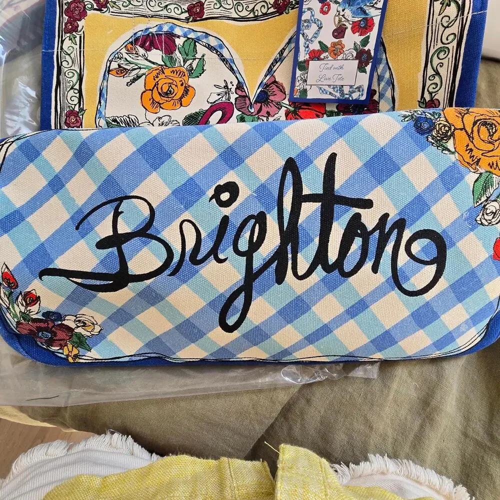 NWT - Brighton Love Tote Bag - Floral Heart Design - Picture 5 of 7